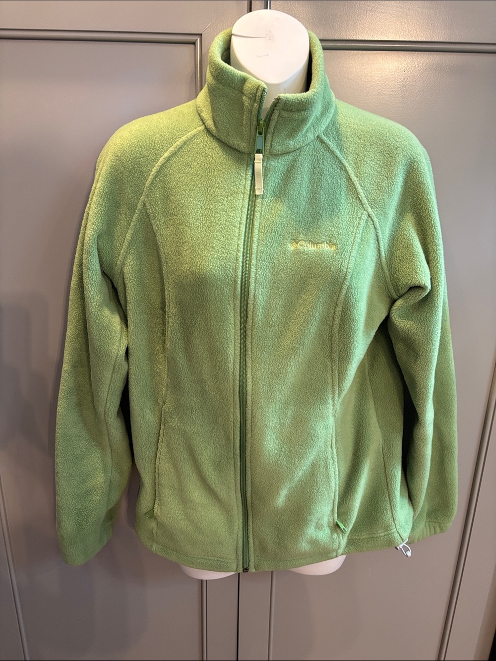 Woman’s Columbia Light Green Zip-Up Fleece Jacket S